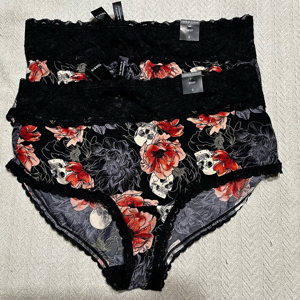 🖤 TORRID 🖤 2 pair SKULL&FLOWER BLACK lace top brief🖤